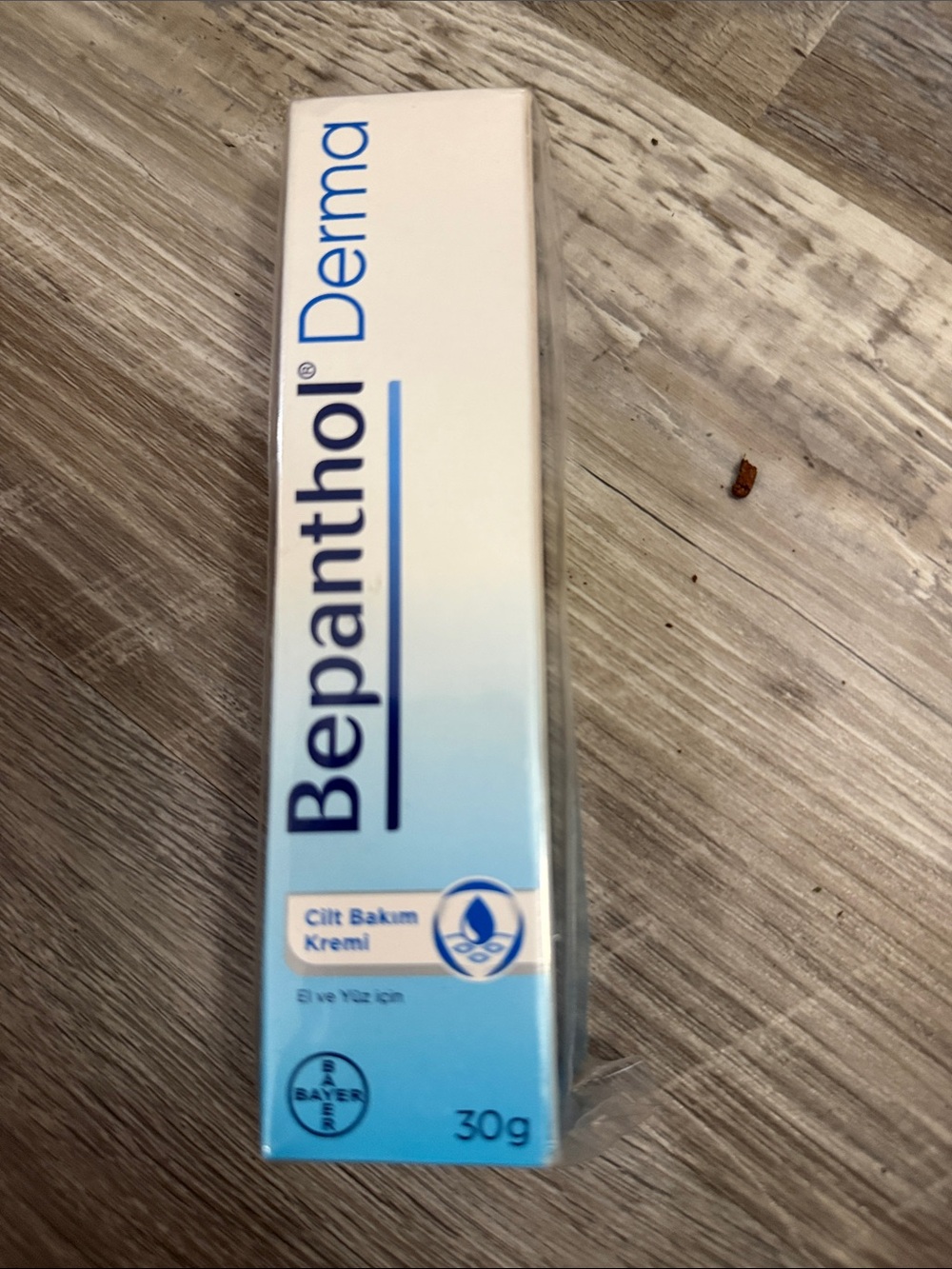 Source Unknown Bepanthol Derma - White and Light Blue